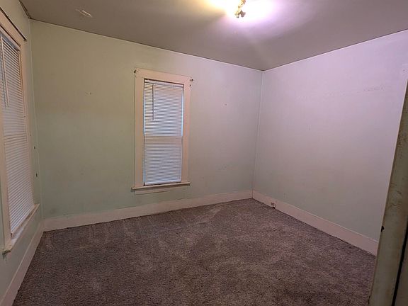 3rd image of 1020 Peach St