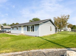 201 Clover Pl, Moxee, WA 98936