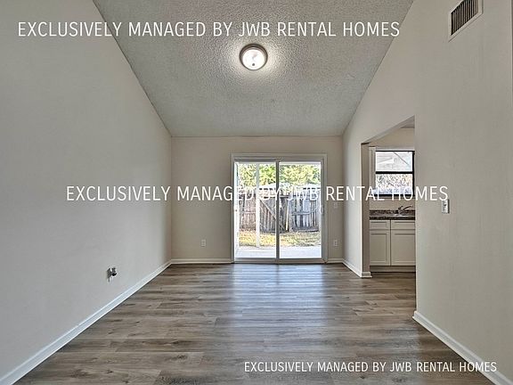 3rd image of 5522 Commerce St