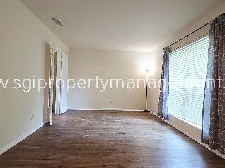 738 Kingswood Ave — Photo 10