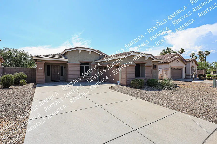 Move In Special Beautiful 3 Bedroom In Glendale! — Photo 4