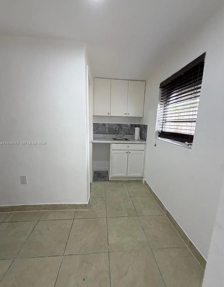 10430 NW 35th Pl — Photo 1