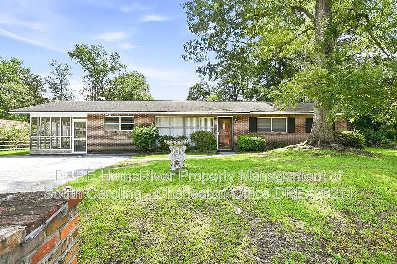3 bed, 2.0 bath, 1600 sqft, $2,800 — Photo 1