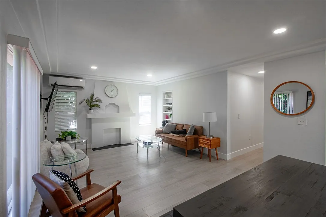 3 bed, 1300 sqft, $4,950 — Photo 4