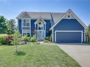 212 N Sunset Ln, Raymore, MO 64083