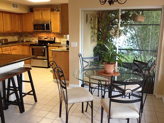 Breakfast nook & Lanai