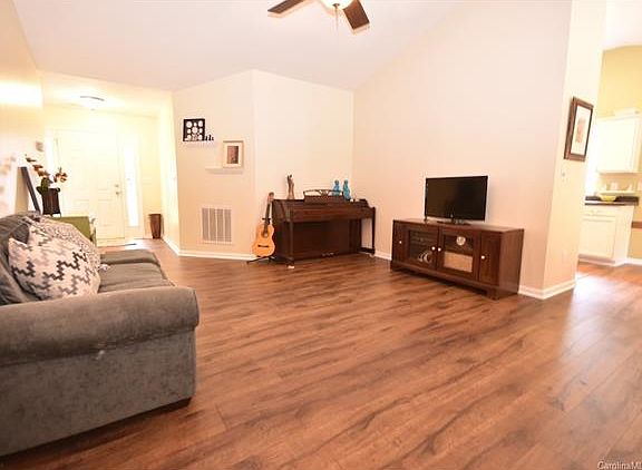 4th image of 1404 Juniper Hills Ln