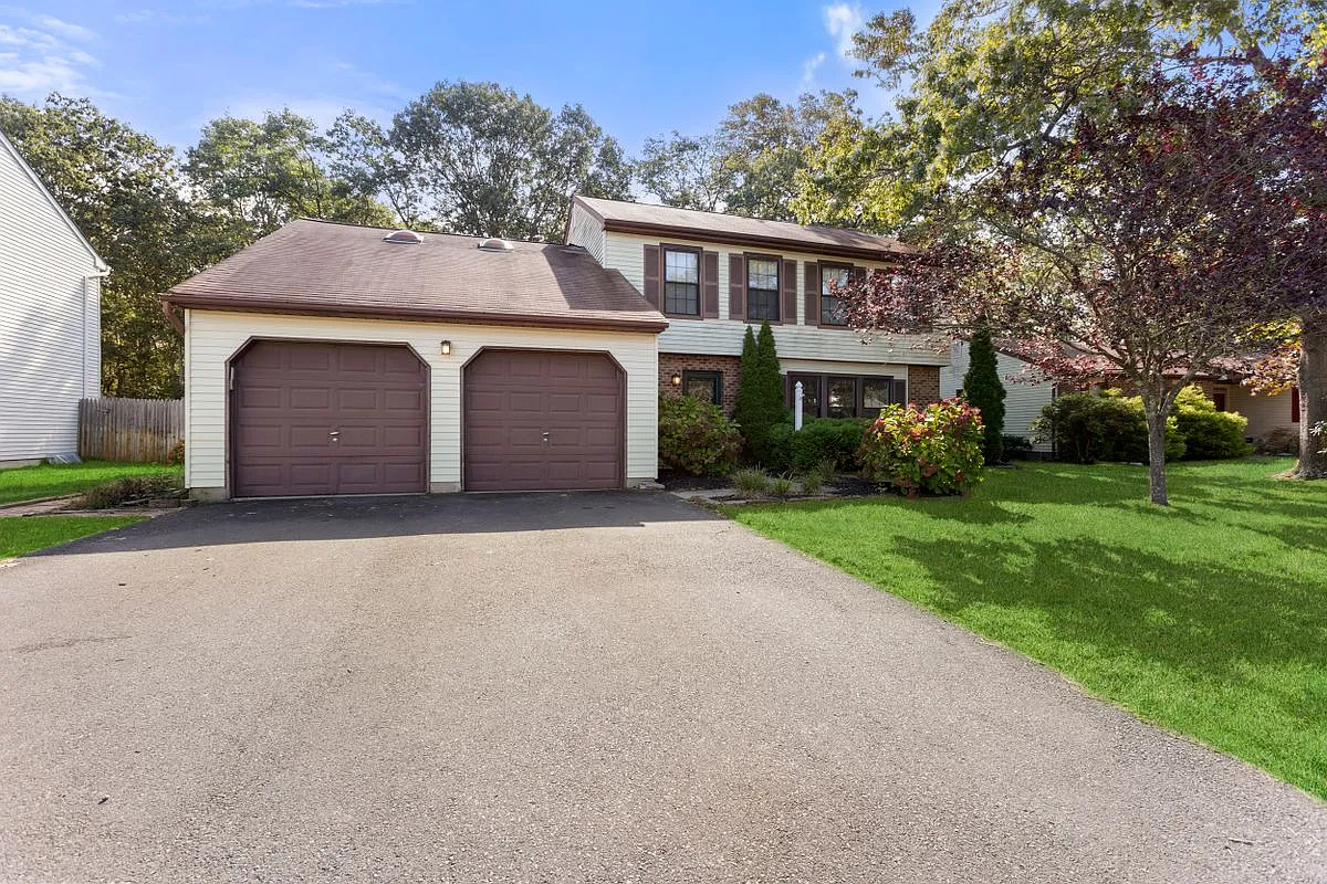 4 bed, 3.0 bath, 1883 sqft, $3,900 — Photo 2