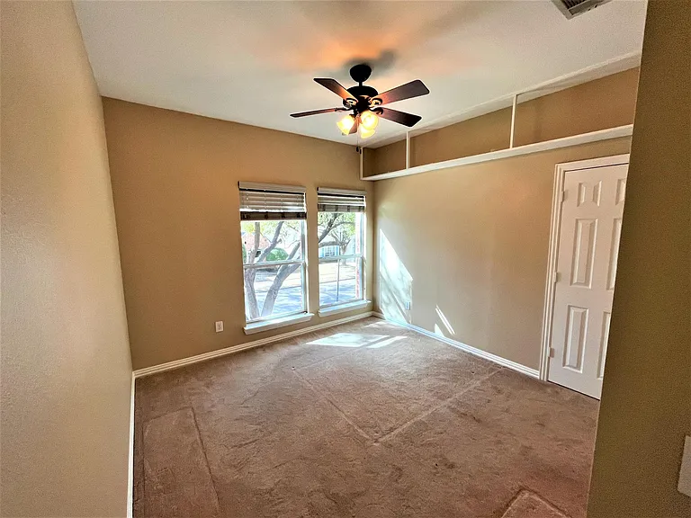 18716 Greenside Dr — Photo 24