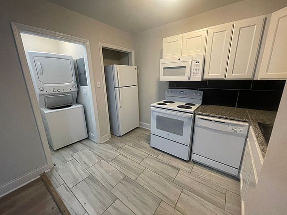 4th image of 216-8 Woodrow St