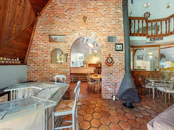 380 Frangipani AVE, NAPLES, FL 34117