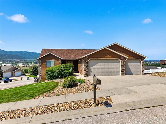 2nd image of 2591 Belair Dr