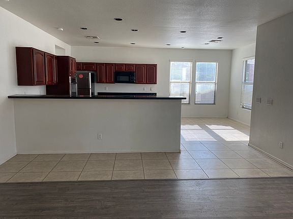 5th image of 45702 W Starlight Dr