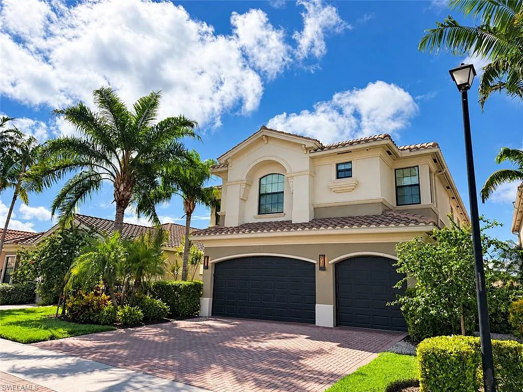 6 bed, 5.0 bath, 4030 sqft, $20,000 — Photo 2
