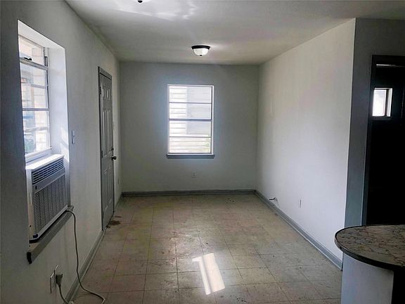 5th image of 404 James St