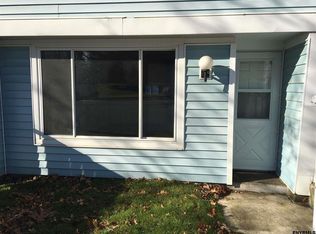 1004 Rockport Ct S, East Greenbush, NY 12061