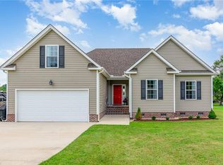 111 Brumsey Landing Dr, Moyock, NC 27958