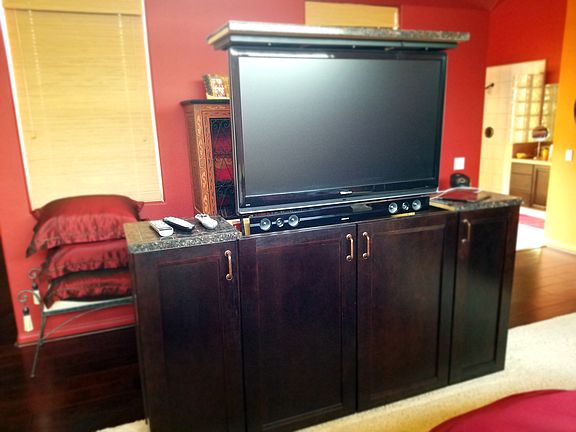 Electric TV lift (w/remote) 