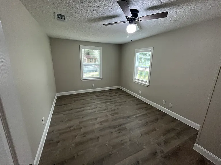 719 Fairwood Dr — Photo 18