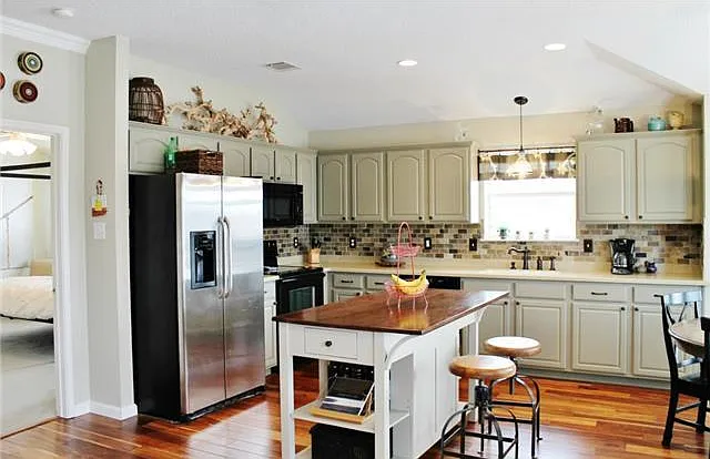 629 Rothschild Ln — Photo 5