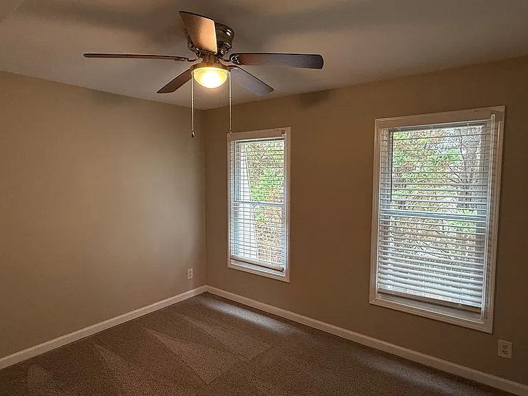 312 W Catawba Ave — Photo 11