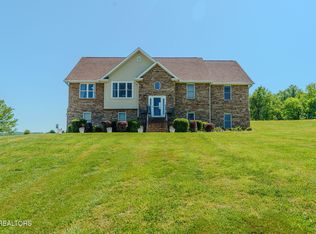1463 River Run Cir, Sevierville, TN 37876