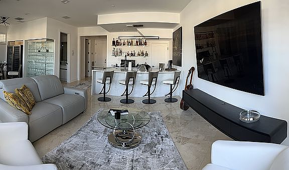 5th image of 10 Marina Gardens Dr