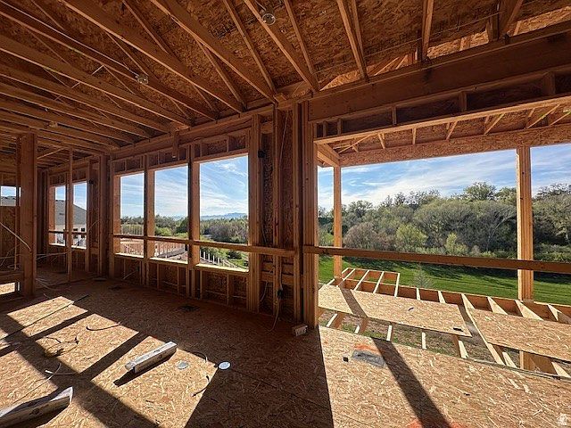 2nd image of 1711 N Amaryllis Way