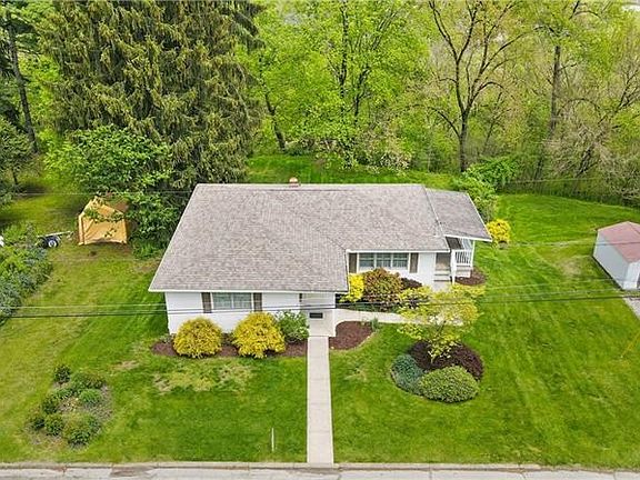 3rd image of 321809 Skidmore Dr