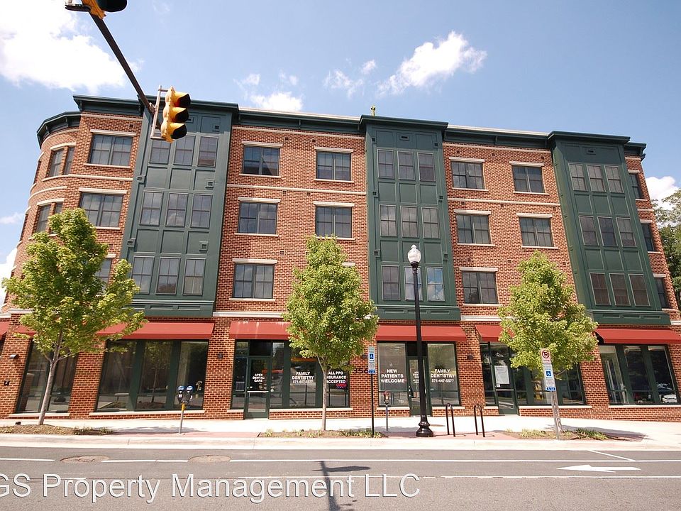1st image of 2101 N Monroe St APT 305