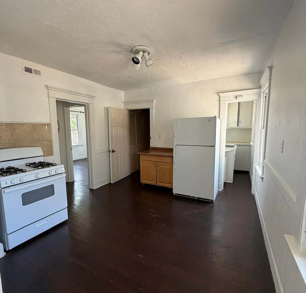 2 bed, 1.0 bath, 1099 sqft, $1,850 — Photo 4