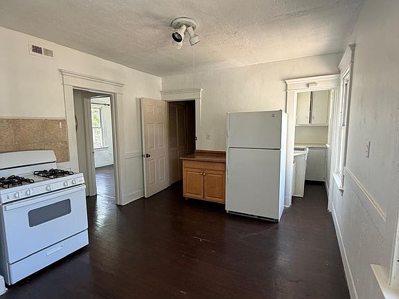 4th image of 35 Irvington St #2