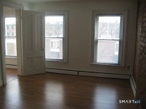 2 bed, 1.0 bath, 900 sqft, $1,700 — Photo 4