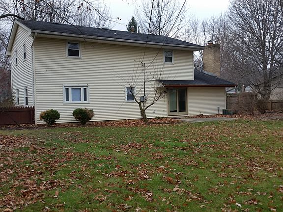 4th image of 545 Surrey Dr