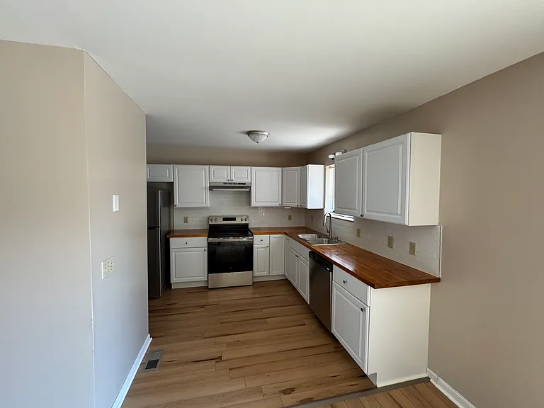304 N Academy St — Photo 8