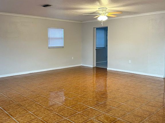 5th image of 5027 Anzio St