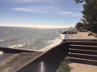 12122 N Lakeshore Dr, La Salle, MI 48145