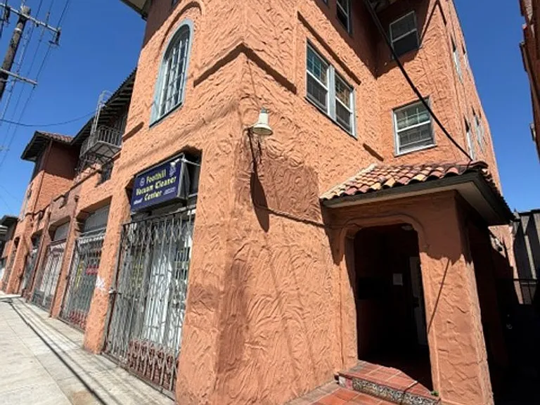3220 Fruitvale Ave — Photo 1