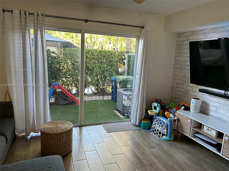 128 Riviera Cir #128 — Photo 7