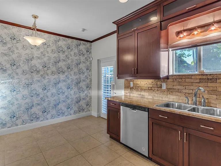 7048 SW 83rd Ct — Photo 10