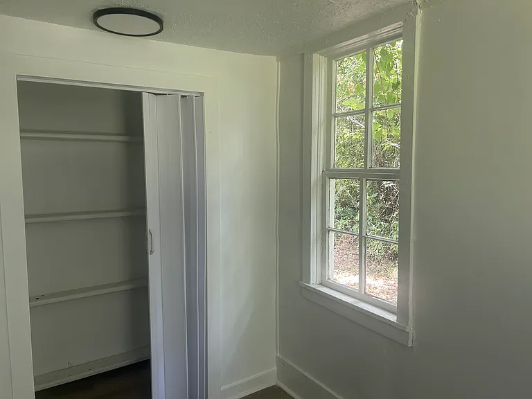 215 Dewitt Ave — Photo 8