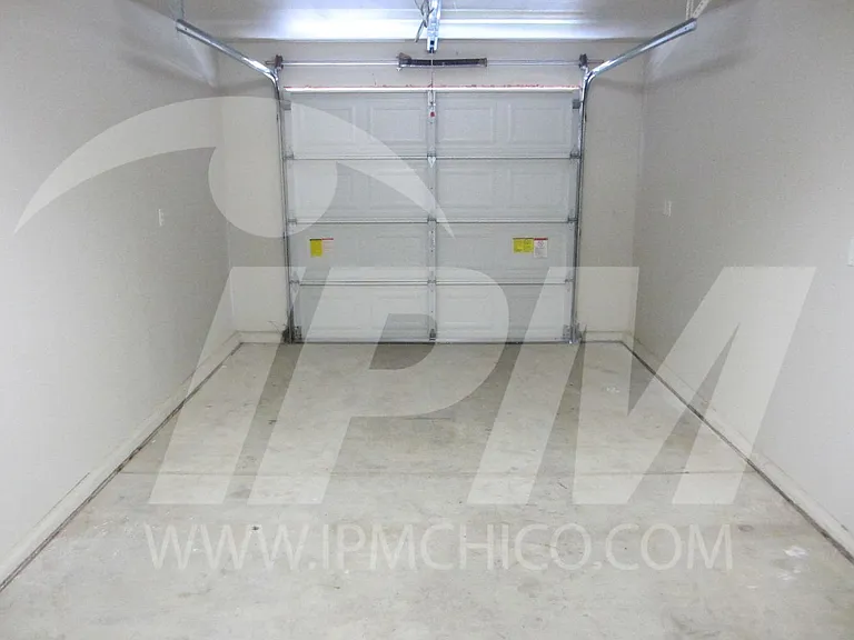 32 Baltar Loop — Photo 8