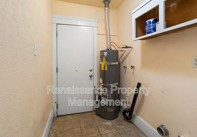 1026 N Windeler Ave #A — Photo 18