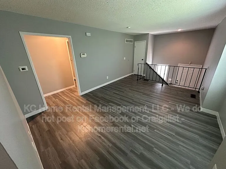 1615 Jackson Ave — Photo 6