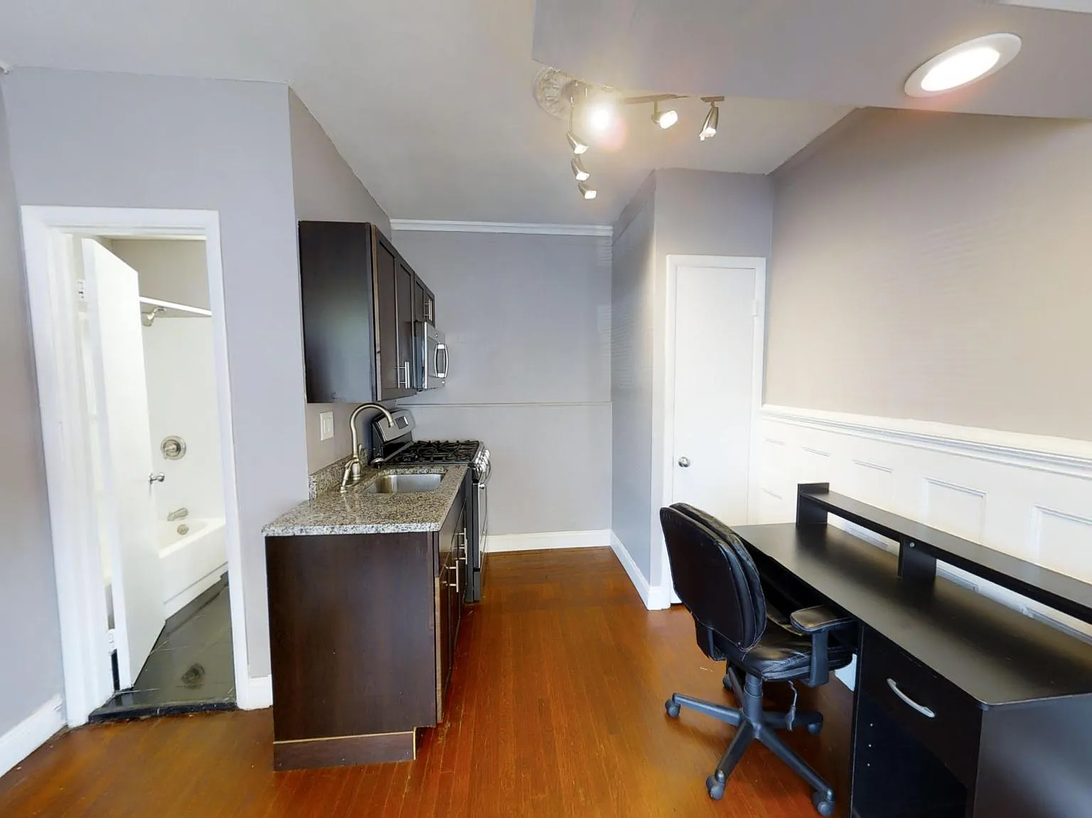 Studio, $1,300 — Photo 3