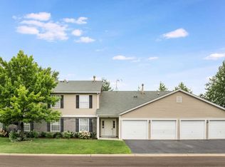674 Thorntree Ct APT D2, Bartlett, IL 60103