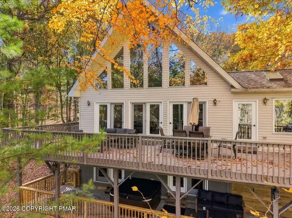 152 Falling Waters Blvd, Lackawaxen, PA 18435