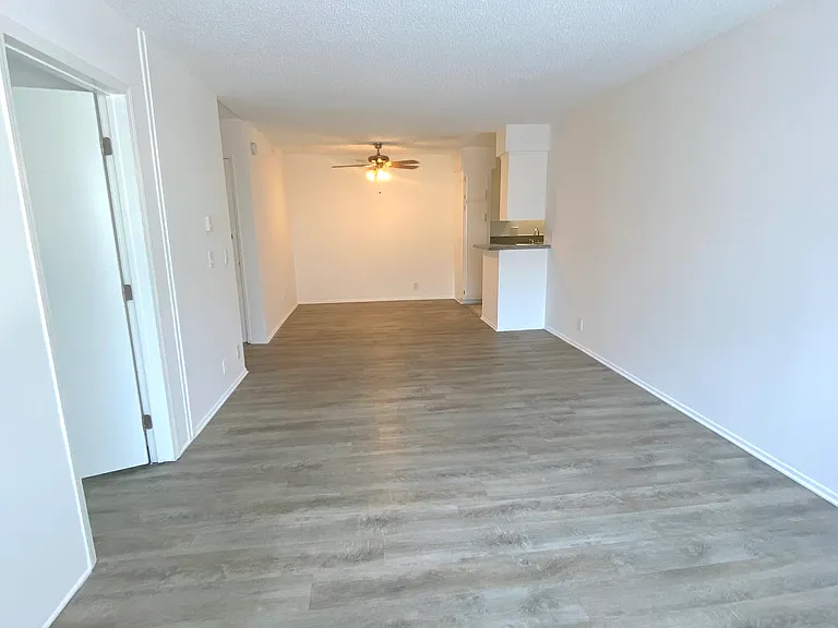 321 S Sherbourne Drive — Photo 11