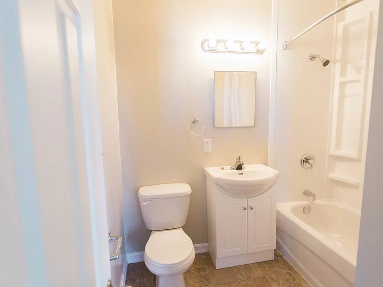 2 Tobin Cres — Photo 8