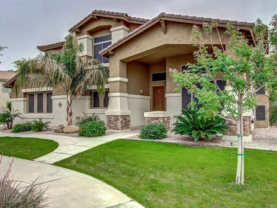 Beautiful Front yard